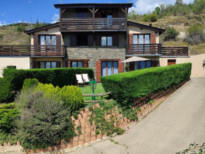 Casa con gran jardín junto a Llivia
